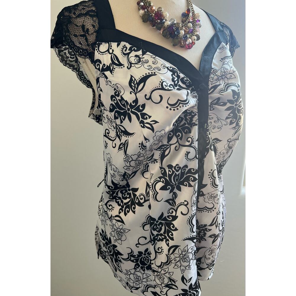 Studio 1940 Y2K Goth Black/White Satin/Lace Floral Button Down Blouse Top 18/20W - Picture 2 of 8